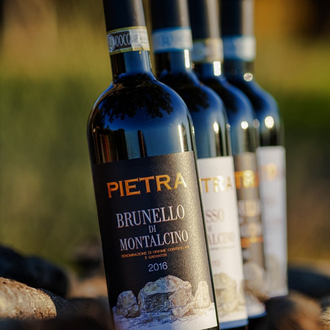 shop PIETRA  VINO: BRUNELLO DI MONTALCINO 2016. La campagna 2016  è stata contraddistinta da un inverno mite e da un buon andamento climatico dei mesi di settembre e ottobre che ha permesso una ottimale maturazione delle uve. La giusta ed equilibrata gestione del vigneto ha permesso di ottenere uve sane e con parametri analitici eccellenti. Un’annata equilibrata ed elegante che regala un vino dagli interessanti corredi aromatici, tipici del sangiovese classico. Per chi cerca un Brunello di terroir , il Brunello Pietra offre un Sangiovese da “purista”. Un vino vellutato e armonioso, grazie ai suoi tannini fini, con sapori di ciliegia matura, aromi di violetta e note aromatiche di fiori d’arancio.
<a target="_blank" href="https://pietramontalcino(dot)it/shop/resources/st_brunello2016(dot)pdf" style="color: #6a1f46;font-weight: bold;font-size: large;">Scheda tecnica</a>

 number 14